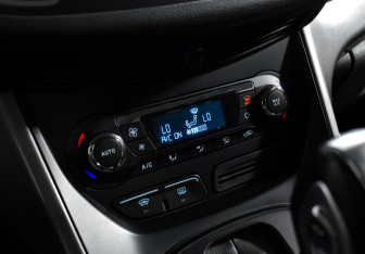 Подержанный автомобиль Ford Kuga 2013 года (18 фото)