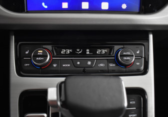 Подержанный автомобиль Geely Atlas 2020 года (16 фото)