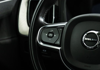 Подержанный автомобиль Volvo XC60 2021 года (21 фото)