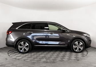 Подержанный автомобиль Kia Sorento 2018 года (4 фото)