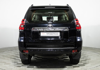 Подержанный автомобиль Toyota Land Cruiser Prado 2019 года (6 фото)