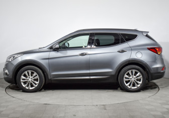 Подержанный автомобиль Hyundai Santa Fe 2017 года (8 фото)