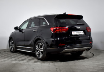 Подержанный автомобиль Kia Sorento 2018 года (7 фото)