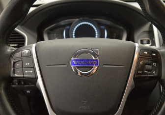 Подержанный автомобиль Volvo XC60 2015 года (15 фото)