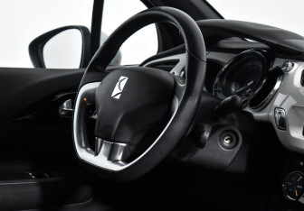 Подержанный автомобиль Citroen DS3 Hatchback 2013 года (18 фото)