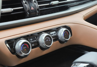 Подержанный автомобиль Changan CS95 2023 года (17 фото)