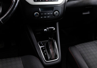 Подержанный автомобиль Kia Venga 2016 года (13 фото)