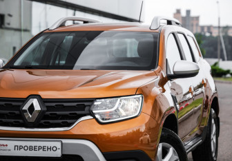 Подержанный автомобиль Renault Duster 2021 года (2 фото)