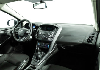 Подержанный автомобиль Ford Focus Hatchback 2017 года (9 фото)