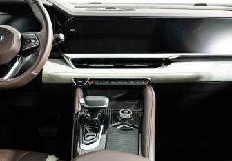 Подержанный автомобиль Geely Monjaro 2023 года (14 фото)