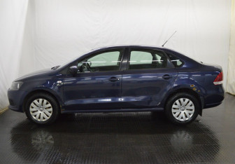 Подержанный автомобиль Volkswagen Polo Sedan 2011 года (8 фото)