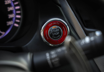 Подержанный автомобиль Infiniti Q50 2016 года (23 фото)