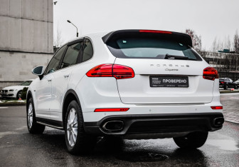 Подержанный автомобиль Porsche Cayenne 2014 года (7 фото)