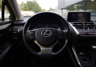 Подержанный автомобиль Lexus NX 2017 года (9 фото)