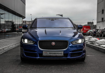 Подержанный автомобиль Jaguar XE 2015 года (3 фото)