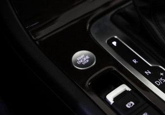 Подержанный автомобиль Volkswagen Touareg 2015 года (18 фото)