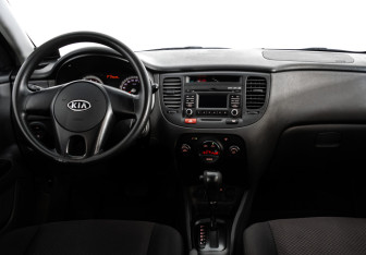 Подержанный автомобиль Kia Rio Sedan 2010 года (10 фото)