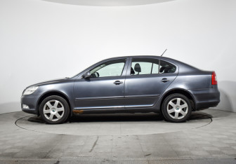 Подержанный автомобиль Skoda Octavia Liftback 2011 года (8 фото)