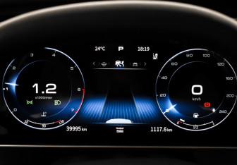 Подержанный автомобиль Hongqi HS5 2024 года (15 фото)