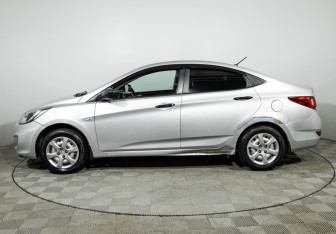 Подержанный автомобиль Hyundai Solaris Sedan 2012 года (8 фото)