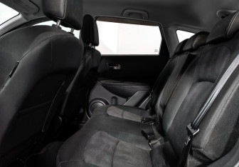 Подержанный автомобиль Nissan Qashqai 2012 года (12 фото)