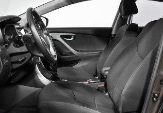Подержанный автомобиль Hyundai Elantra Sedan 2015 года (12 фото)