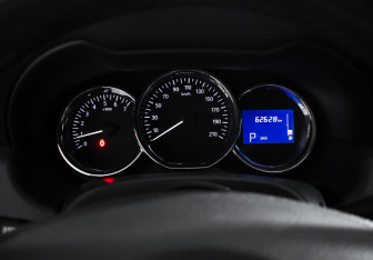 Подержанный автомобиль Nissan Terrano 2017 года (18 фото)