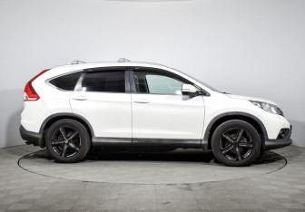 Подержанный автомобиль Honda CR-V 2013 года (4 фото)