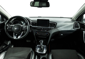 Подержанный автомобиль Kia Ceed Hatchback 2019 года (13 фото)