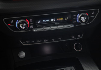 Подержанный автомобиль Audi Q5 2021 года (20 фото)