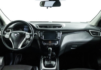Подержанный автомобиль Nissan Qashqai 2017 года (13 фото)