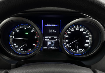 Подержанный автомобиль Toyota Land Cruiser Prado 2015 года (19 фото)