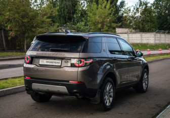 Подержанный автомобиль Land Rover Discovery Sport 2017 года (6 фото)