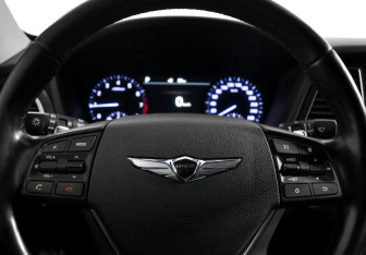 Подержанный автомобиль Genesis G80 2019 года (21 фото)