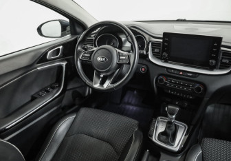 Подержанный автомобиль Kia Ceed Hatchback 2020 года (9 фото)