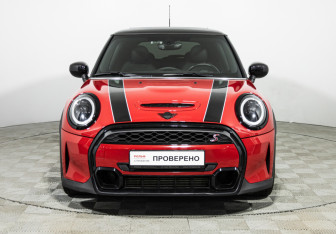 Подержанный автомобиль MINI Hatch 2021 года (2 фото)