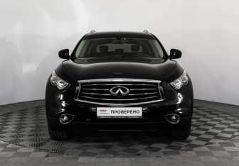 Подержанный автомобиль Infiniti QX70 2015 года (2 фото)