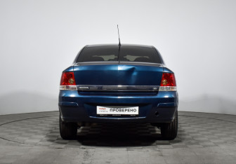 Подержанный автомобиль Opel Astra Sedan 2008 года (6 фото)