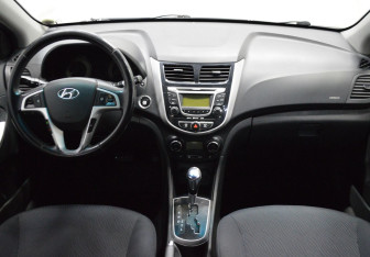 Подержанный автомобиль Hyundai Solaris Sedan 2012 года (14 фото)