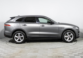 Подержанный автомобиль Jaguar F-Pace 2018 года (4 фото)