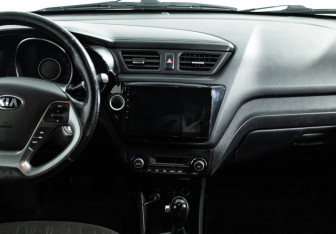 Подержанный автомобиль Kia Rio Sedan 2016 года (14 фото)