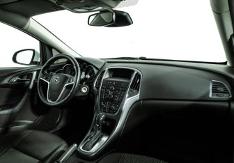 Подержанный автомобиль Opel Astra Hatchback 2014 года (9 фото)