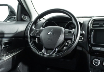 Подержанный автомобиль Mitsubishi ASX 2018 года (18 фото)