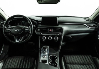 Подержанный автомобиль Genesis G70 2019 года (13 фото)