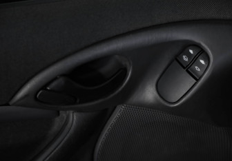 Подержанный автомобиль Ford Focus Sedan 2003 года (16 фото)