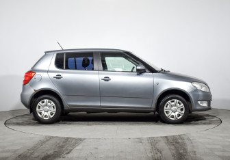 Подержанный автомобиль Skoda Fabia Hatchback 2012 года (4 фото)