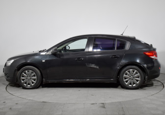 Подержанный автомобиль Chevrolet Cruze Hatchback 2012 года (8 фото)