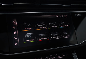 Подержанный автомобиль Audi Q8 2018 года (14 фото)