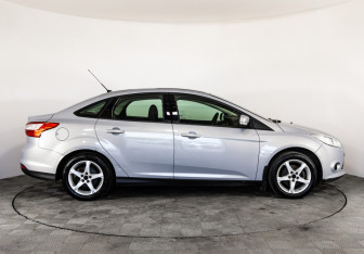 Подержанный автомобиль Ford Focus Sedan 2012 года (4 фото)