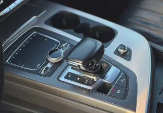 Подержанный автомобиль Audi Q7 2016 года (22 фото)